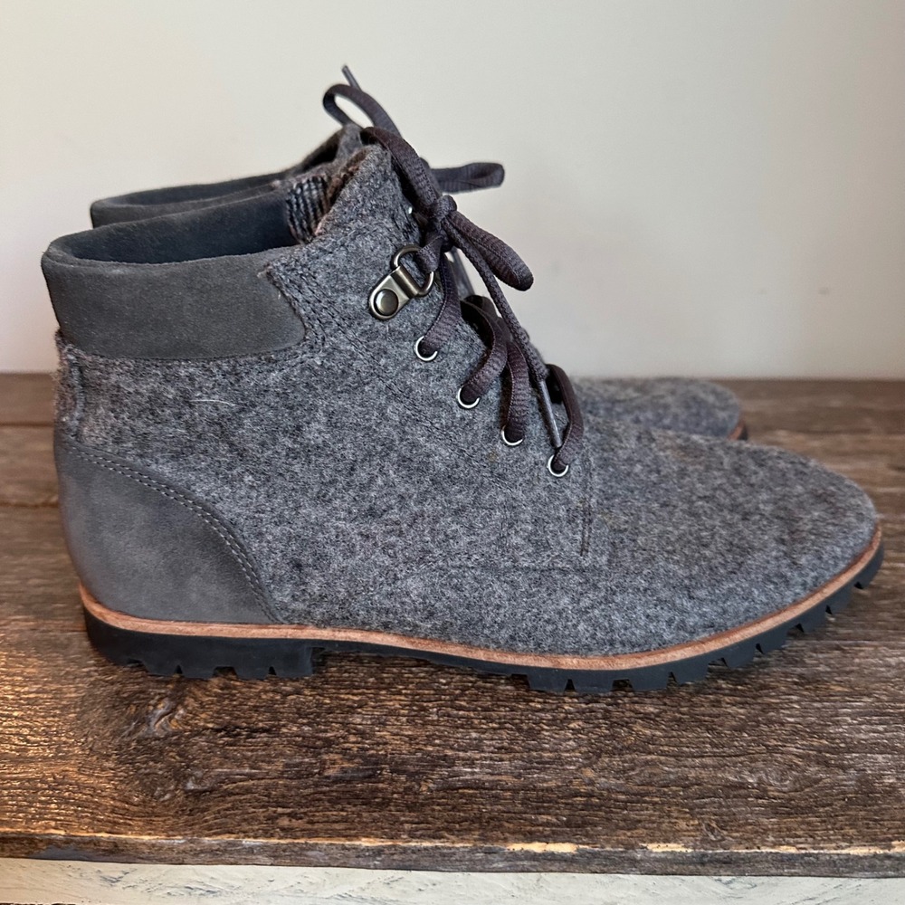 Woolrich Womens Gray Wool Blend Ankle Boots Vibram Sole Lace Up Size 8